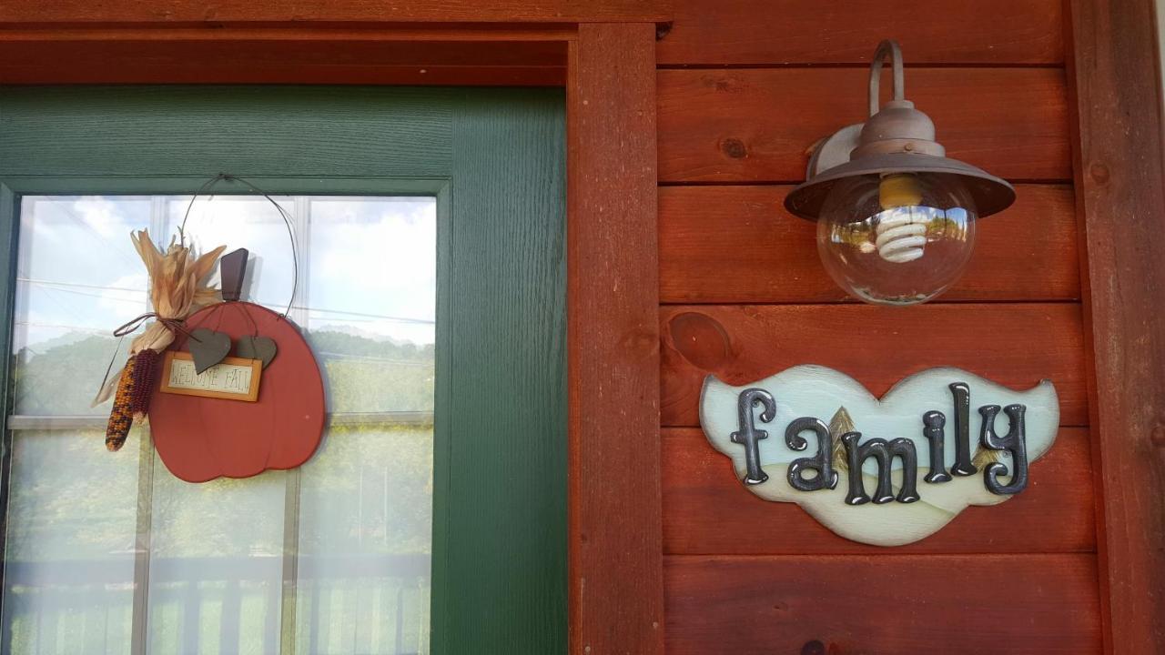 Amish Blessings Cabins Millersburg Bagian luar foto