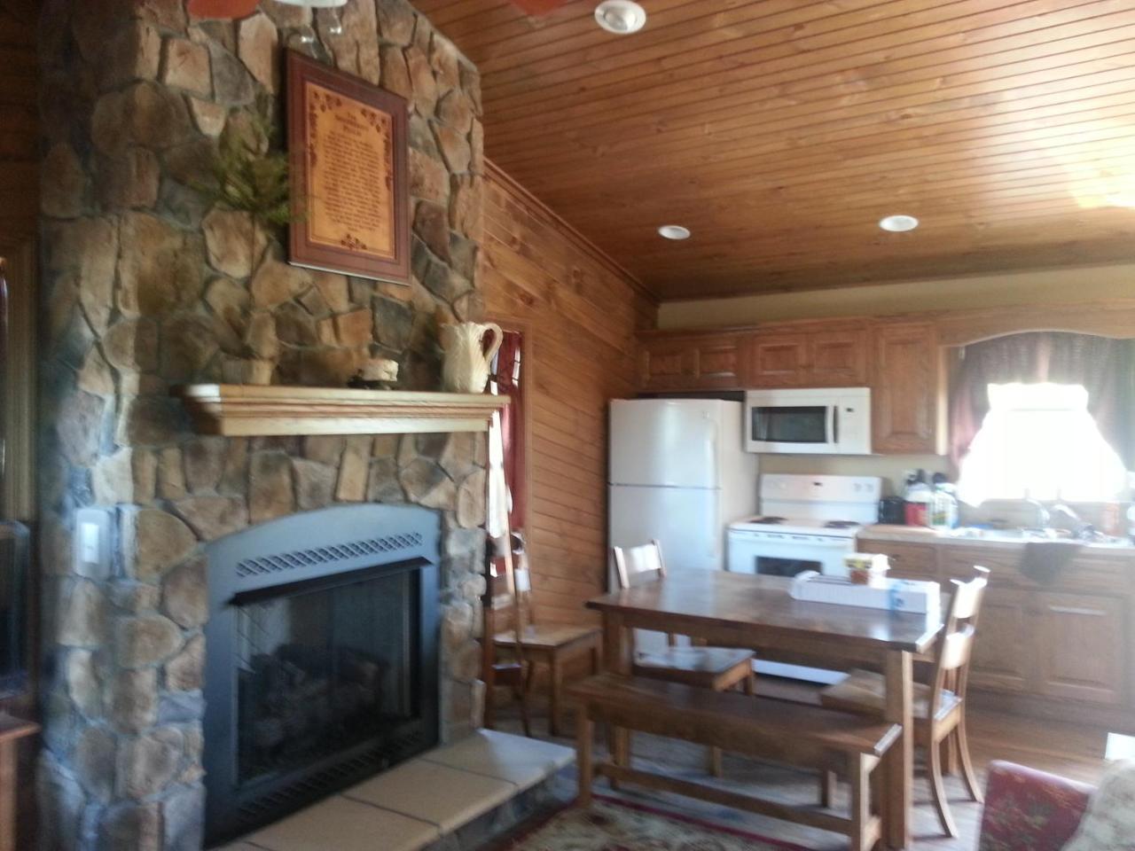 Amish Blessings Cabins Millersburg Bagian luar foto